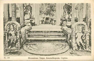 ceylon-anuradhapura-moonstone-steps.bmp.jpg (113516 bytes)