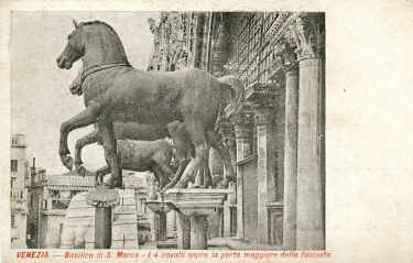 italy-venezia-basilica-di-s-marco-i-4 cavalli-sopra-la-porta-maggiore-della-facciata.BMP.jpg (86390 bytes)